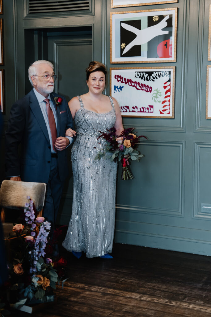 n the isle at the Swan in London.
