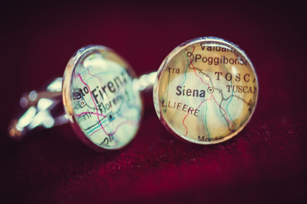 Close up shot of the grooms cufflink 
